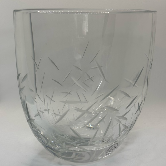 Kate Spade by Lenox Crystal - Vase in Beacon Street Frost Pattern -Oval - Picture 2 of 4